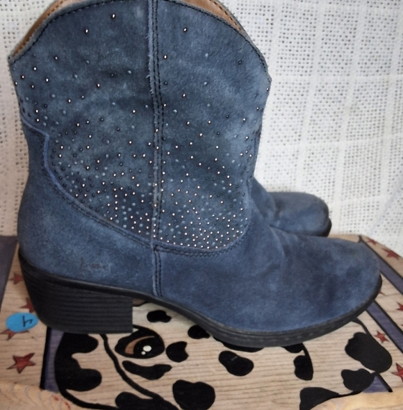 BØC Shoes - Blue studded suede western style boots 7